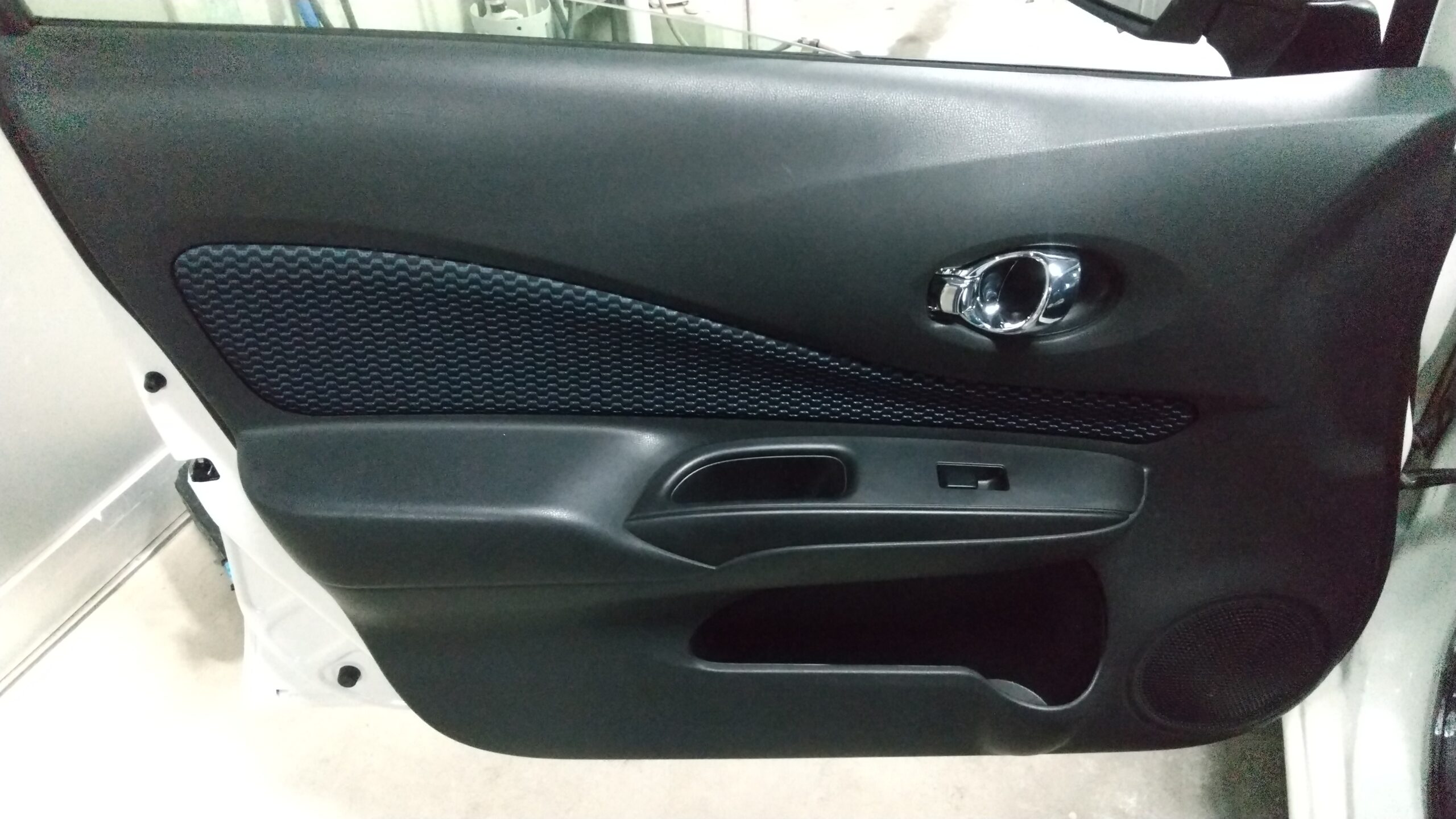 ノート　DBA-E12 ドアパネル　ドアパネル　サイドガラス　ドアヒンジ　アウターハンドル　ハーネス　バイザー付き　左側　カラーNo.NAH 日産 ノート E12（ドアパネル｜外装・エアロパーツ